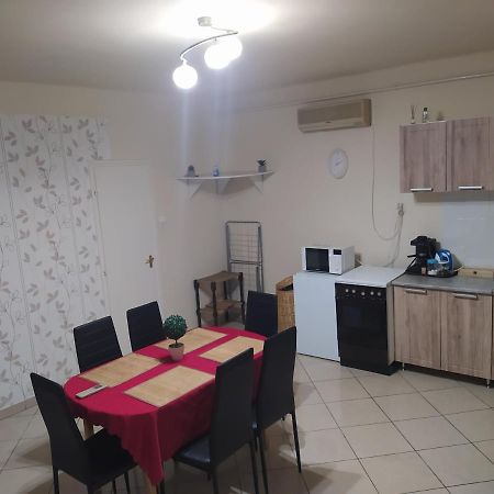 Pingpong Apartman Soltvadkert Ngoại thất bức ảnh
