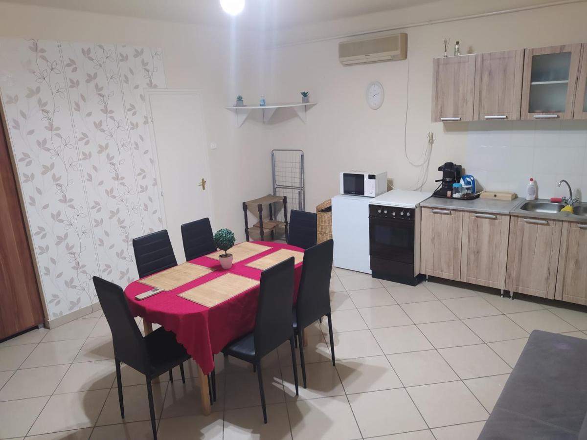 Pingpong Apartman Soltvadkert Ngoại thất bức ảnh