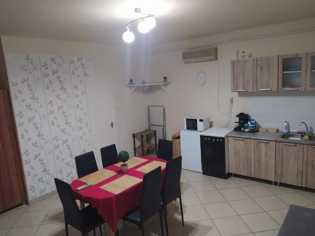 Pingpong Apartman Soltvadkert Ngoại thất bức ảnh