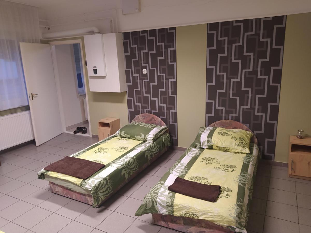 Pingpong Apartman Soltvadkert Ngoại thất bức ảnh