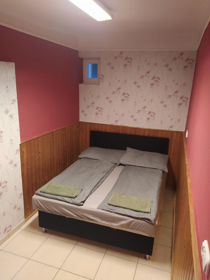 Pingpong Apartman Soltvadkert Ngoại thất bức ảnh