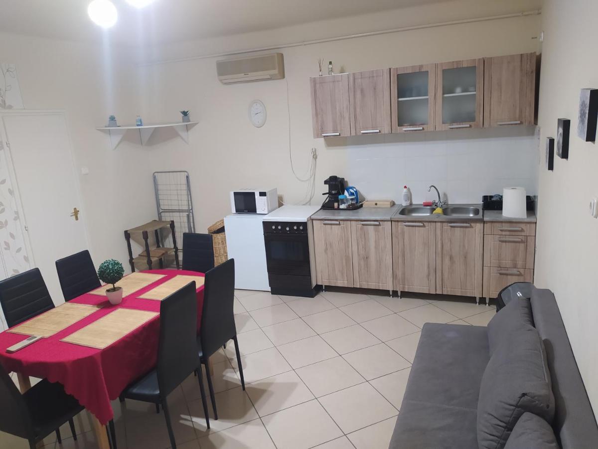 Pingpong Apartman Soltvadkert Ngoại thất bức ảnh