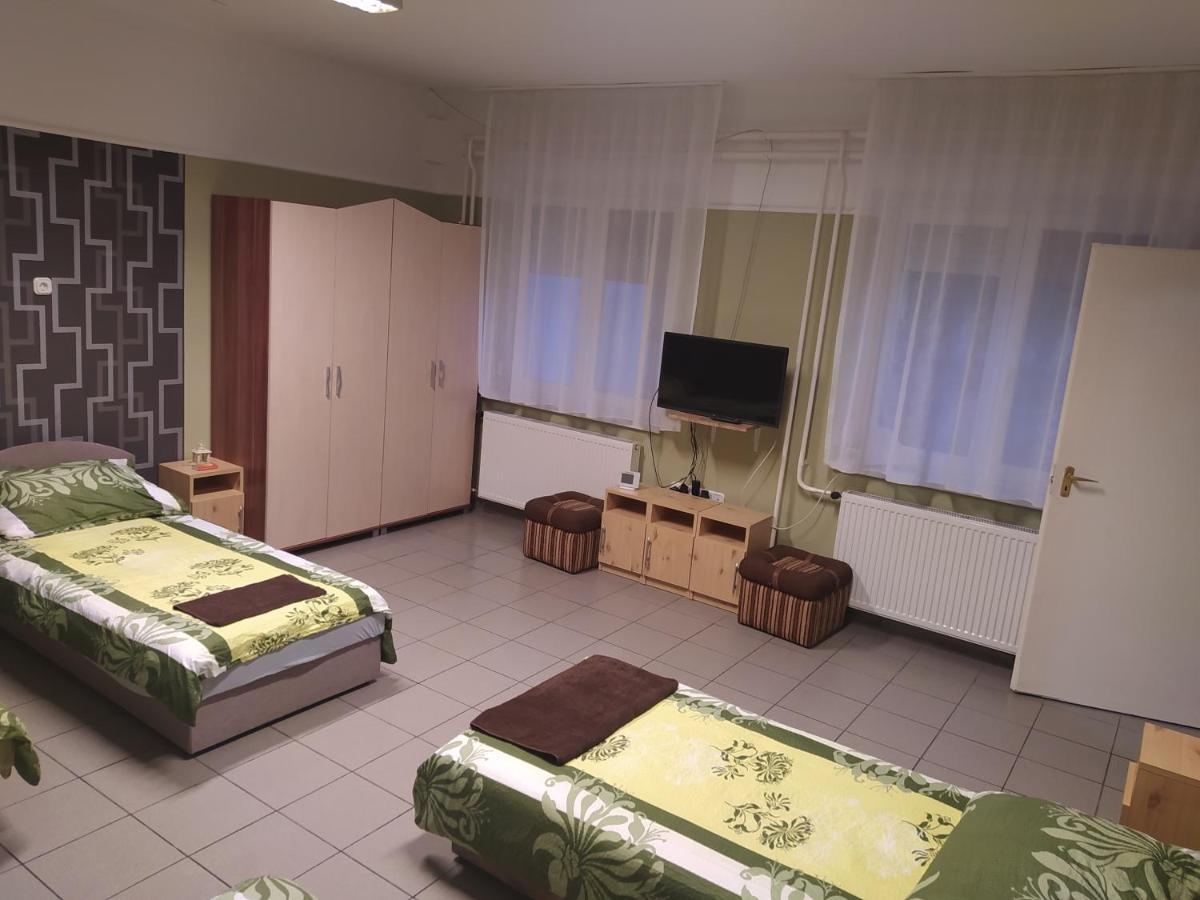 Pingpong Apartman Soltvadkert Ngoại thất bức ảnh