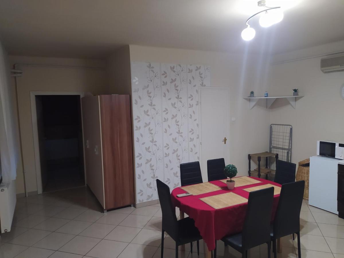 Pingpong Apartman Soltvadkert Ngoại thất bức ảnh